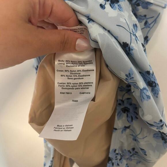 NWT A Pea in the Pod Ruffled Maternity Floral Swimsuit Light Blue Size S - Picture 5 of 7